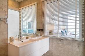 Top Floor 2 Bed Sea View Apartment KBR38