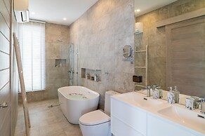Top Floor 2 Bed Sea View Apartment KBR38