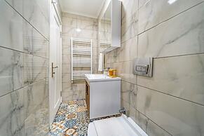 Nakas Suites