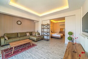 Nakas Suites