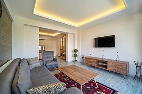 Nakas Suites