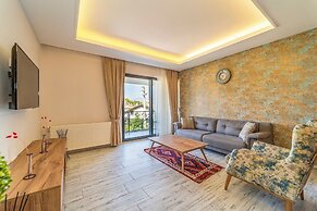 Nakas Suites