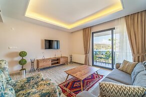 Nakas Suites