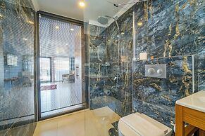 Nakas Suites