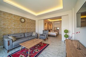 Nakas Suites