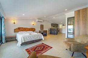 Nakas Suites