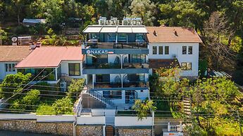 Nakas Suites