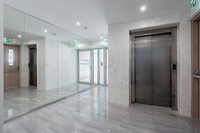 Aelia Chic 2-BR Apt & Balcony in Larnaca