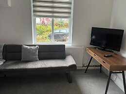 Llangollen 4-bed, Sleeps 8 With Garden & Parking