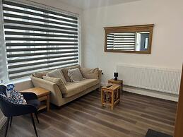 Llangollen 4-bed, Sleeps 8 With Garden & Parking