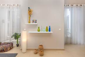 Sirene 1-BR Apt Pool & Gym in Gemmayze