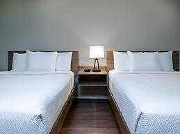 ECHO Suites Extended Stay by Wyndham Springfield Airport PLZ