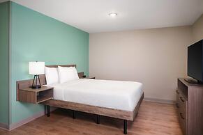 ECHO Suites Extended Stay by Wyndham Springfield Airport PLZ