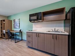 ECHO Suites Extended Stay by Wyndham Springfield Airport PLZ