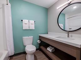 ECHO Suites Extended Stay by Wyndham Springfield Airport PLZ