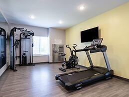 ECHO Suites Extended Stay by Wyndham Springfield Airport PLZ
