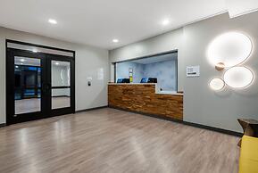 ECHO Suites Extended Stay by Wyndham Springfield Airport PLZ