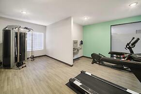 ECHO Suites Extended Stay by Wyndham Springfield Airport PLZ
