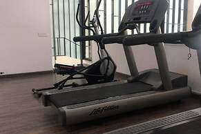 Comfy - 1BR Apt W Pool & Gym in Gemmayze