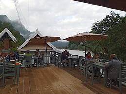 Dokchampa River View Villa