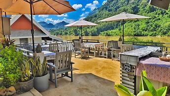 Dokchampa River View Villa