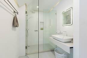 Unique Townhouse Pool Slide Access