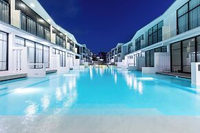 Unique Townhouse Pool Slide Access