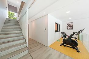 Unique Townhouse Pool Slide Access