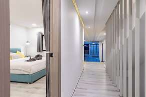 Unique Townhouse Pool Slide Access