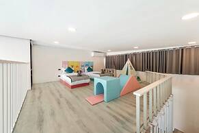 Unique Townhouse Pool Slide Access