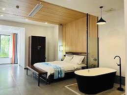 Qichi Waterfront B&B Hotel