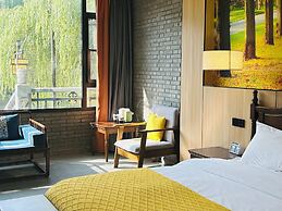 Qichi Waterfront B&B Hotel