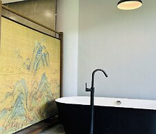 Qichi Waterfront B&B Hotel