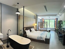 Qichi Waterfront B&B Hotel