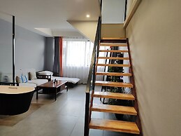 Qichi Waterfront B&B Hotel