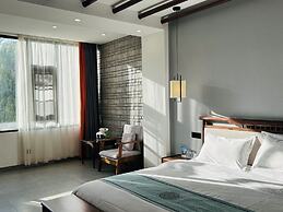 Qichi Waterfront B&B Hotel