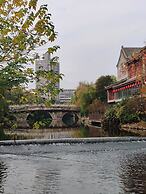 Qichi Waterfront B&B Hotel