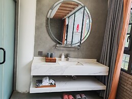 Qichi Waterfront B&B Hotel