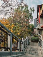 Qichi Waterfront B&B Hotel