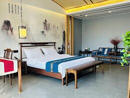 Qichi Waterfront B&B Hotel
