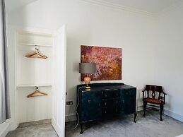 Dungora House