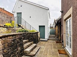 Dungora House
