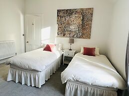 Dungora House