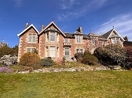 Dungora House