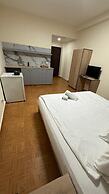 Weekend Hotel