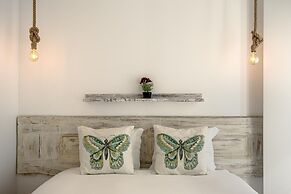 Downtown Modern Apartments With Balcony by Homing