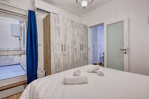 Qala Tranquil Escape - Stylish With Terrace AC