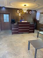 Chateau De LaRay Hotel Apo