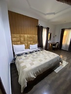 Chateau De LaRay Hotel Apo