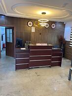 Chateau De LaRay Hotel Apo